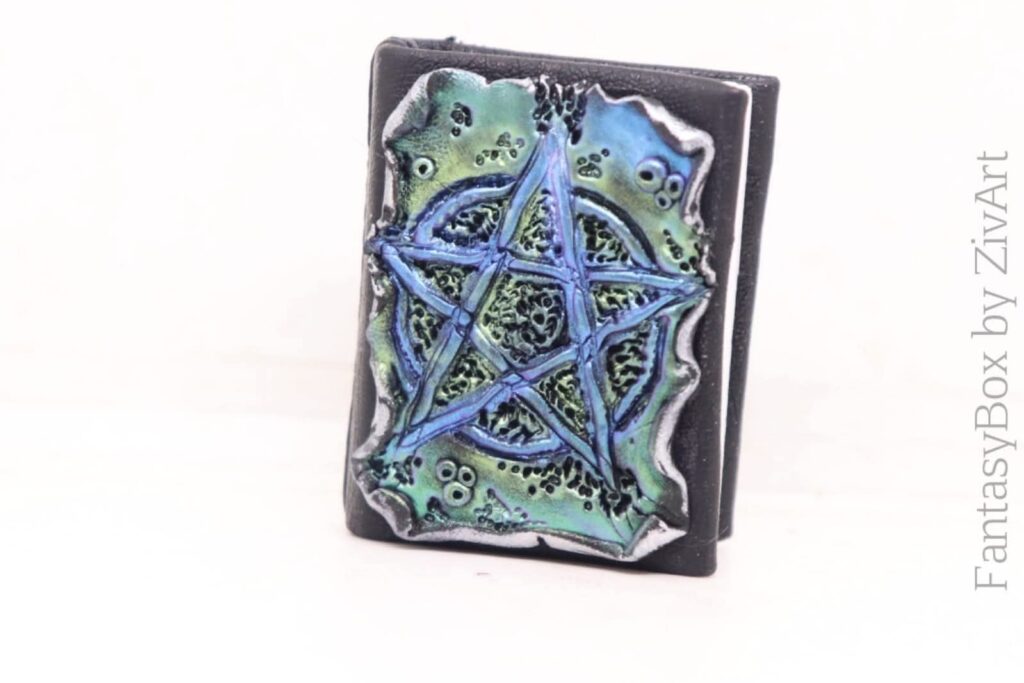 Mini pentagramma könyv - egyedi kézműves fantasy ajándék