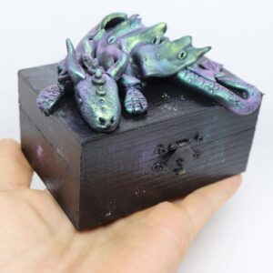Sárkányos díszdoboz - egyedi kézműves fantasy ajándék
