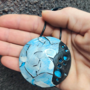 Elegáns kék medál – 1 bámulatos darab amit garantáltan imádni fogsz!