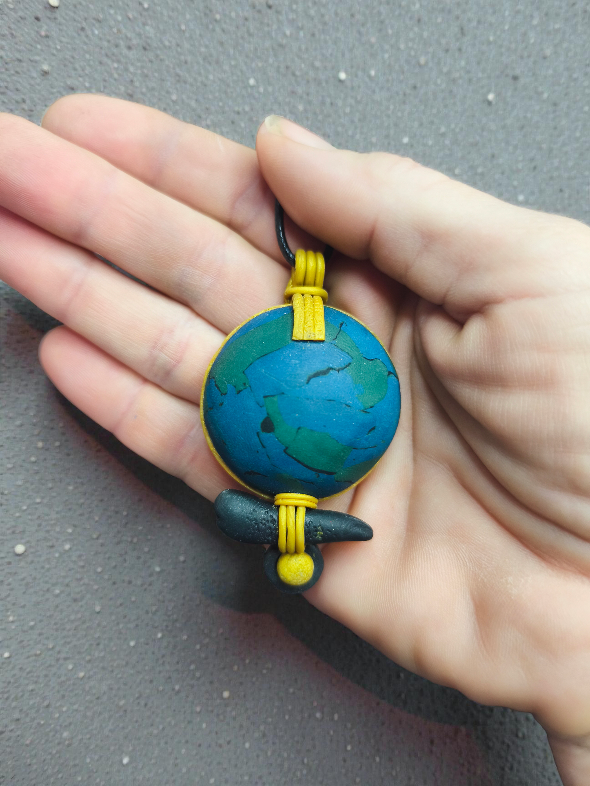 Egyszerű fantasy medál - egyedi kézműves fantasy ajándék