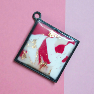 Piros mokume medál - egyedi kézműves fantasy ajándék