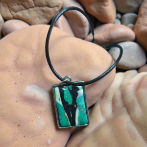 Zöld mokume medál - egyedi kézműves fantasy ajándék