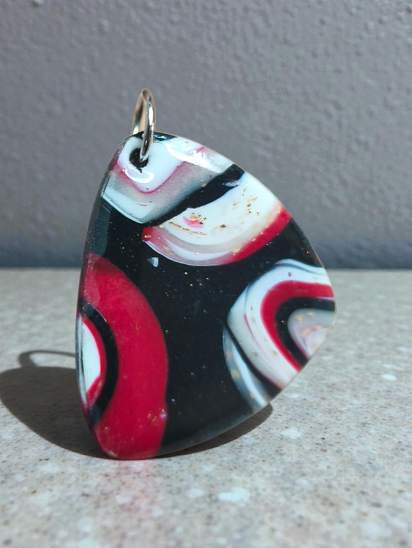 Apró pengető medál - egyedi kézműves fantasy ajándék