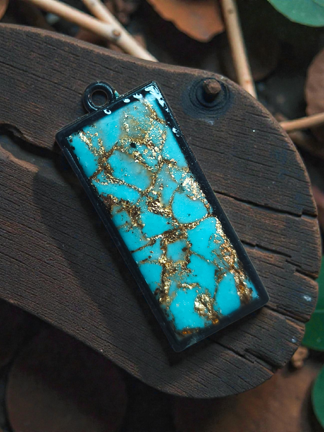 Türkiz arannyal fantasy medál - egyedi kézműves fantasy ajándék